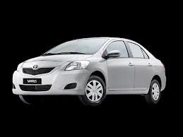 YARIS: esta equipado con una nueva version del motor 1NZ-FE de 1.5 Lts. el cual permite una buena complementacion entre potencia y ahorro de combustible.